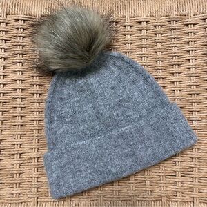 Aritzia Auxiliary Jay Peak Beanie Grey NWT Italian Yarn Pom Pom
